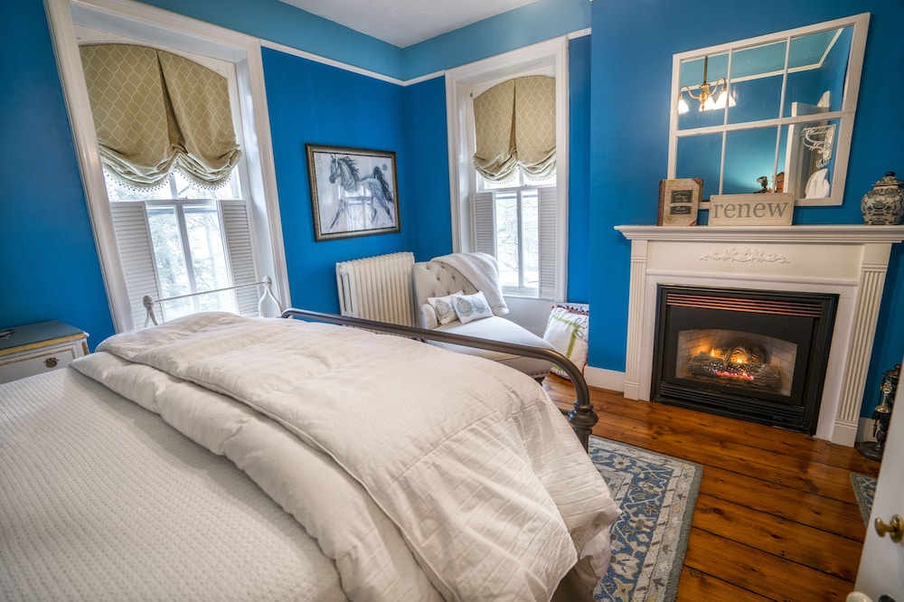 Suite, 1 Queen Bed (The Woodstock Suite) photo 2