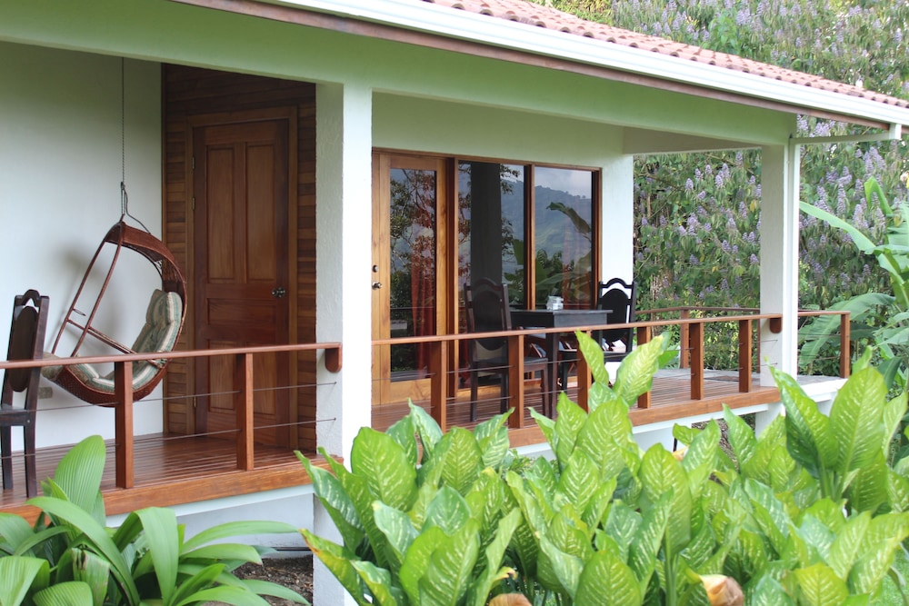 Comfort Bungalow, 1 Queen Bed, Non Smoking, Lake View photo 1