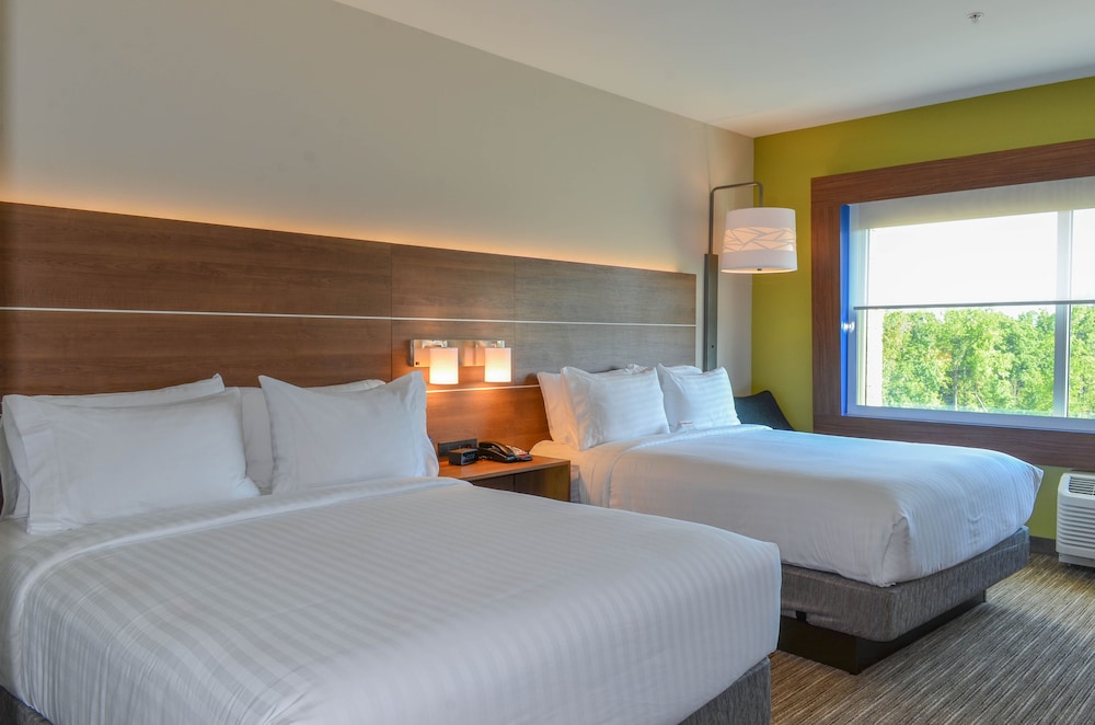 Standard Room, 2 Queen Beds, Accessible (Comm)