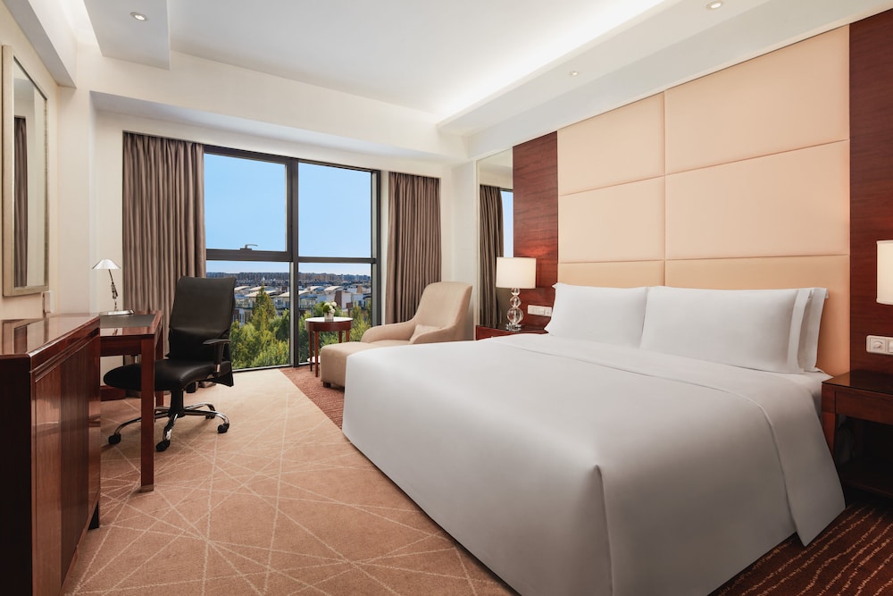 Standard Room, 1 King Bed - Photo 4
