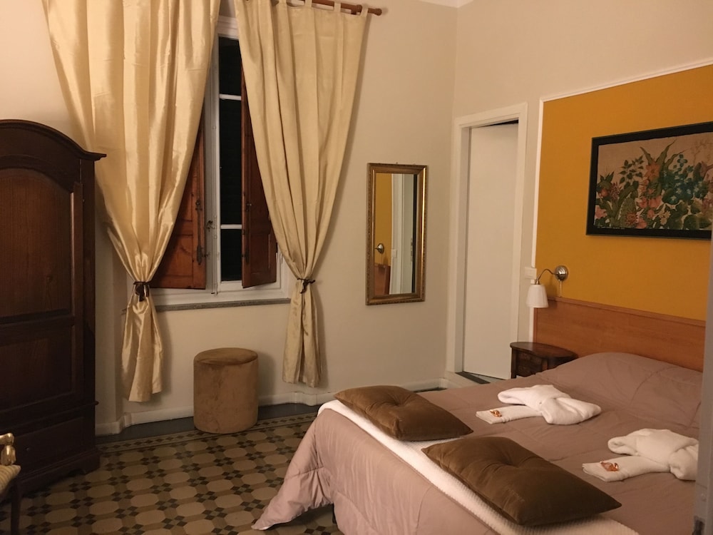 Double Room - Photo 5