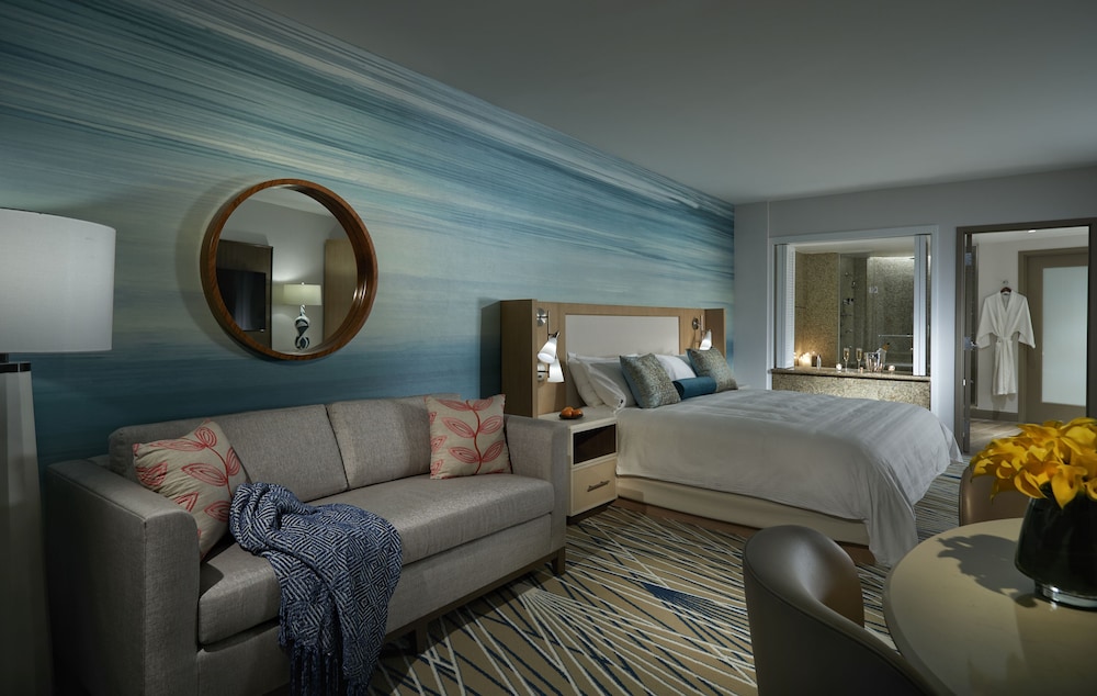 Junior Suite with Balcony - Photo 7