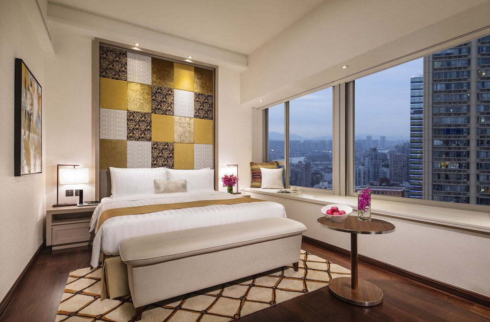 Deluxe Room, 1 King Bed photo 1