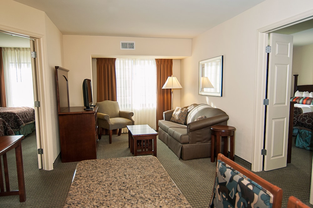 Suite, 2 Bedrooms, Non Smoking, Kitchen - Photo 2