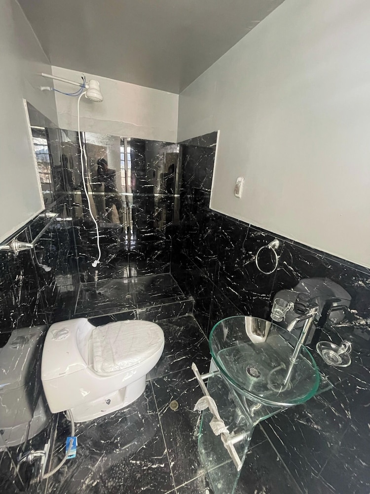 Comfort Shared Dormitory, Multiple Beds, Roll-in Shower, City View photo 3