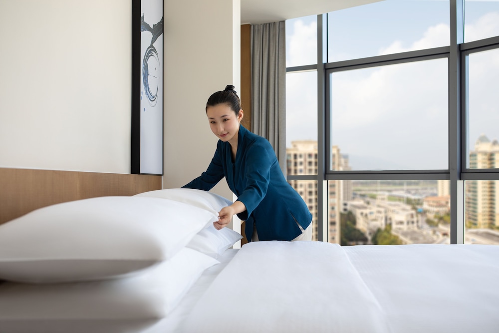 Room, 1 King Bed, City View - Photo 2