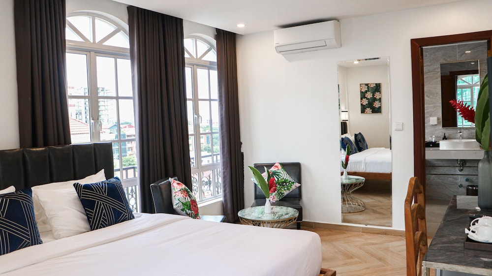 Junior Suite, 1 King Bed, City View photo 1