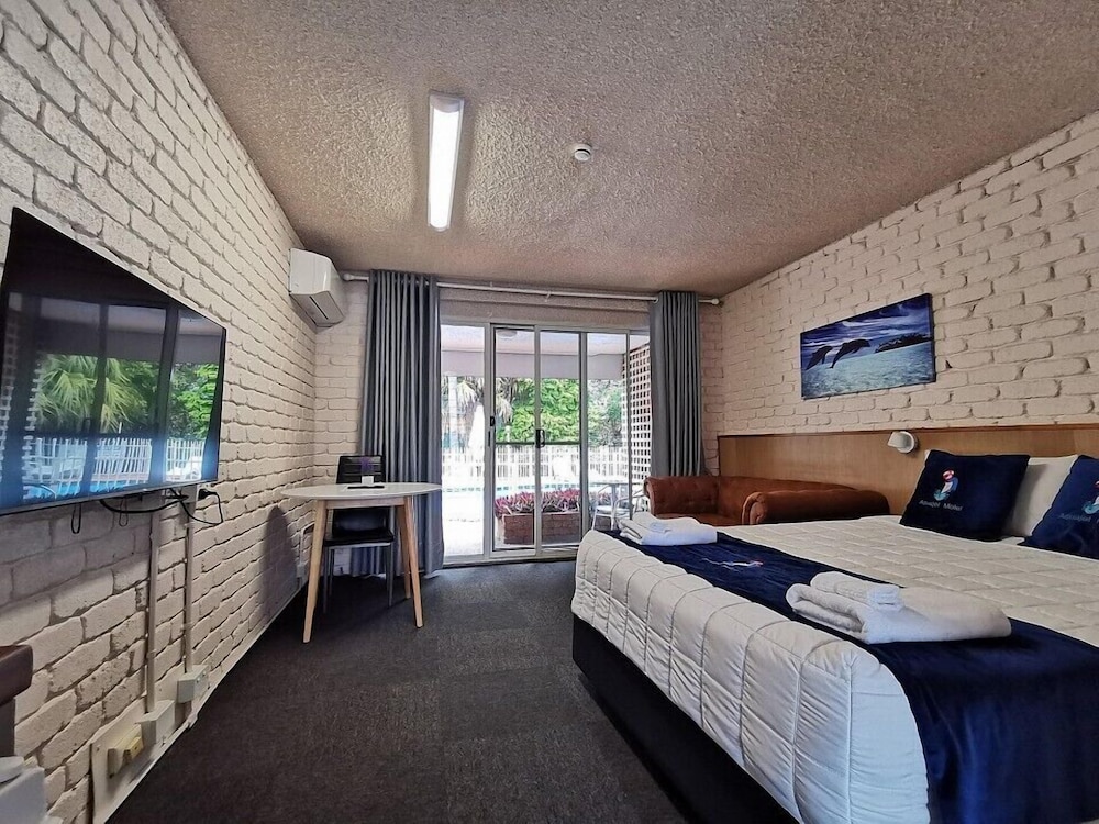 Superior Room, 1 Queen Bed, Pool View - Photo 2