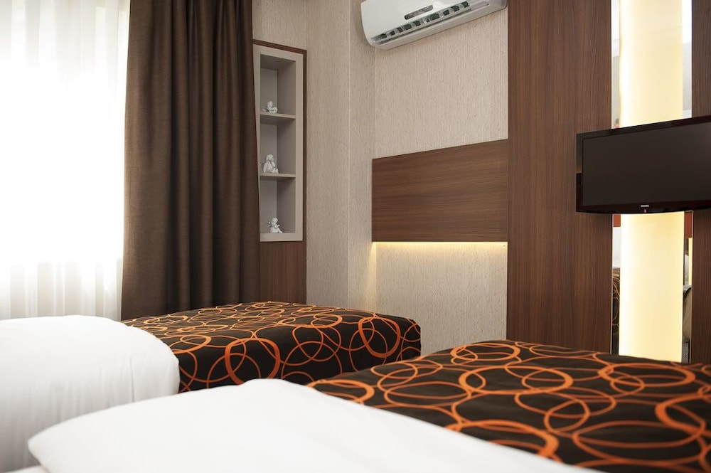 Standard Double or Twin Room photo 3