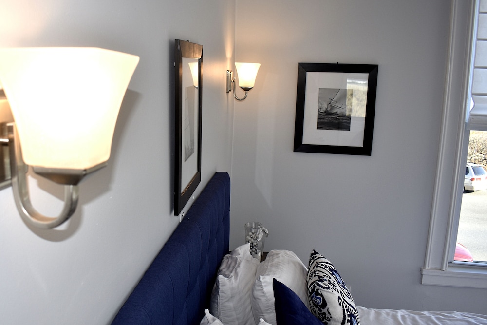 Deluxe Room, 1 Queen Bed, Private Bathroom, Ocean View (02) Queen with Private Bath) photo 2