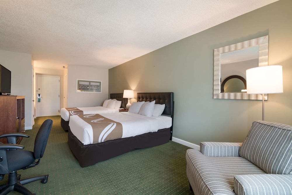 Standard Room, 2 Queen Beds, Non Smoking, Fireplace - Photo 5