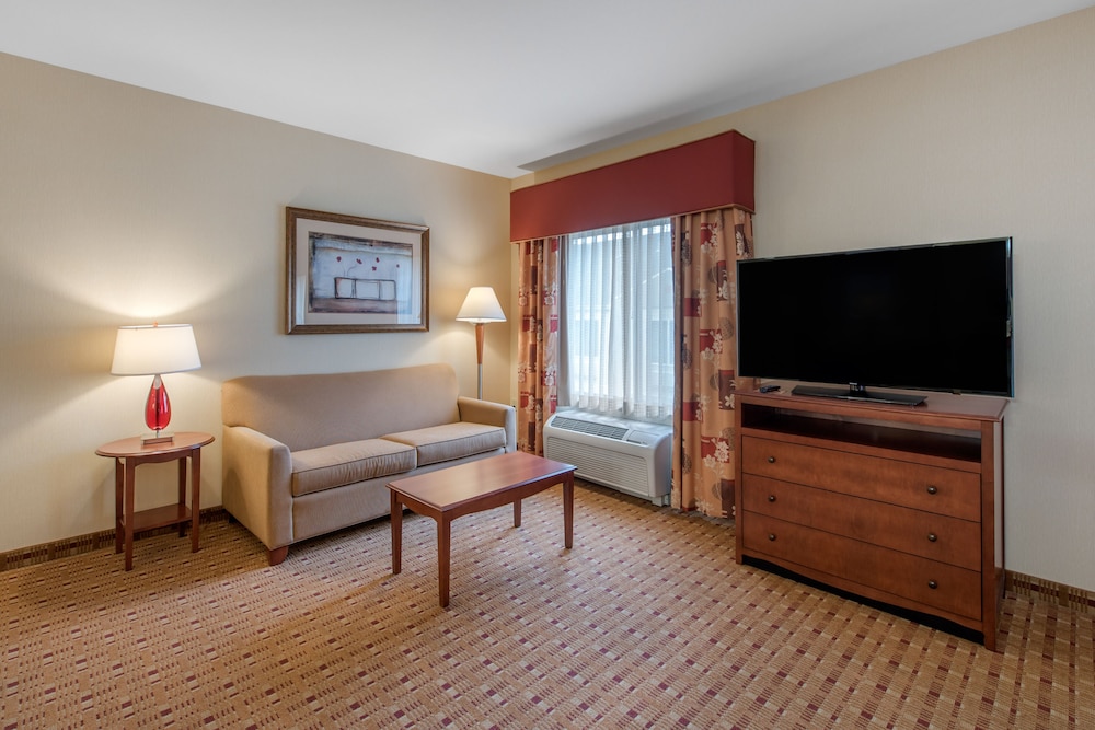 Suite, 1 King Bed, Non Smoking - Photo 2