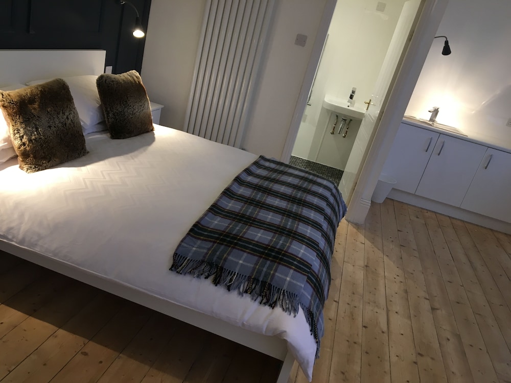 Junior Studio Suite, 1 King Bed with Sofa bed, Kitchenette, Partial Sea View photo 2