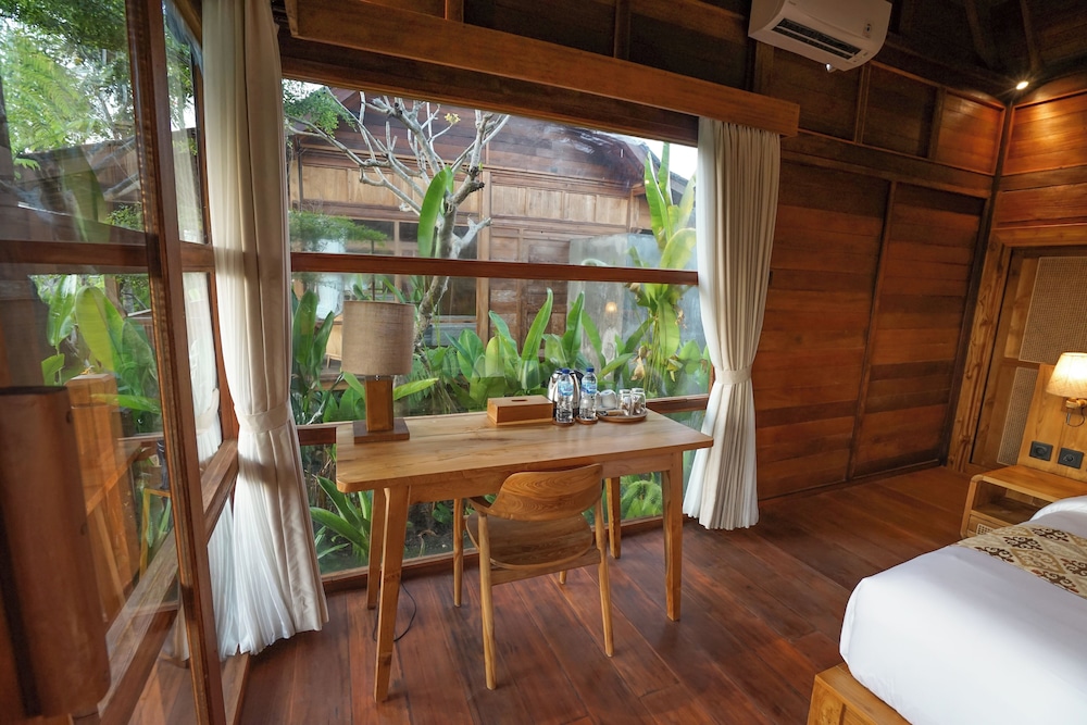 Wooden Deluxe Family with Rice Field View photo 2