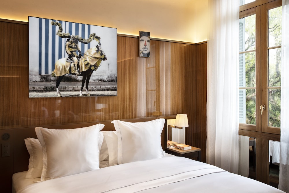 Premier Room, 1 King Bed - Photo 2