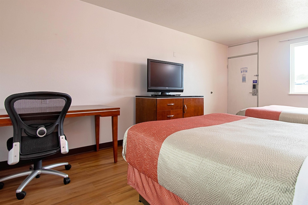 Standard Room, 2 Double Beds, Non Smoking, Refrigerator & Microwave - Photo 9