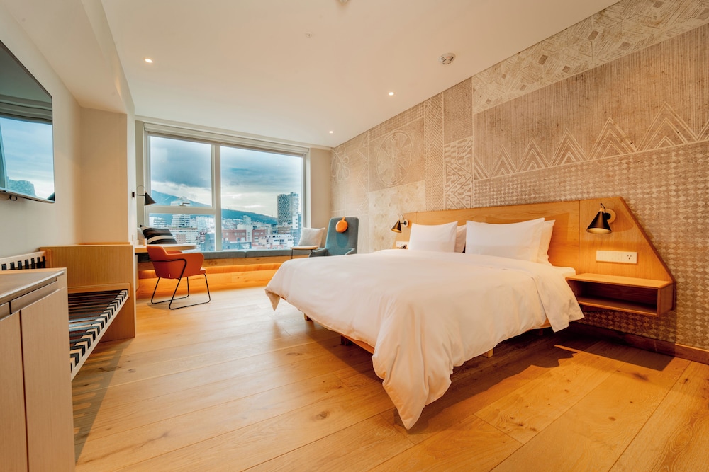 Premium Room, Accessible Bathtub (Premium King)