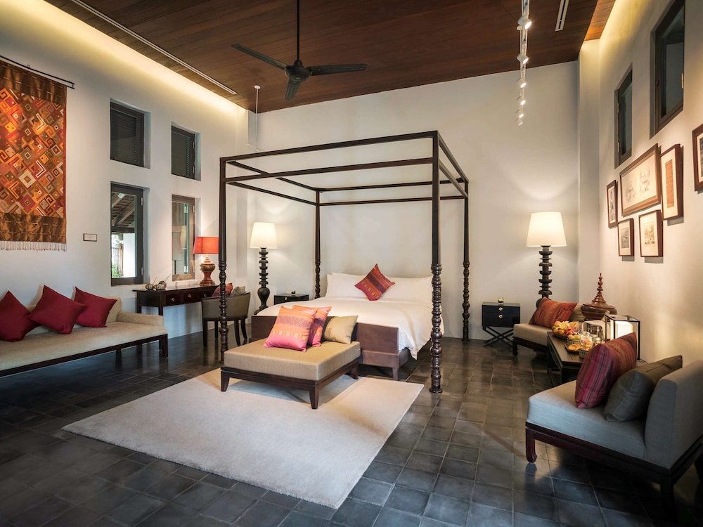 Suite, 1 King Bed (Heritage)