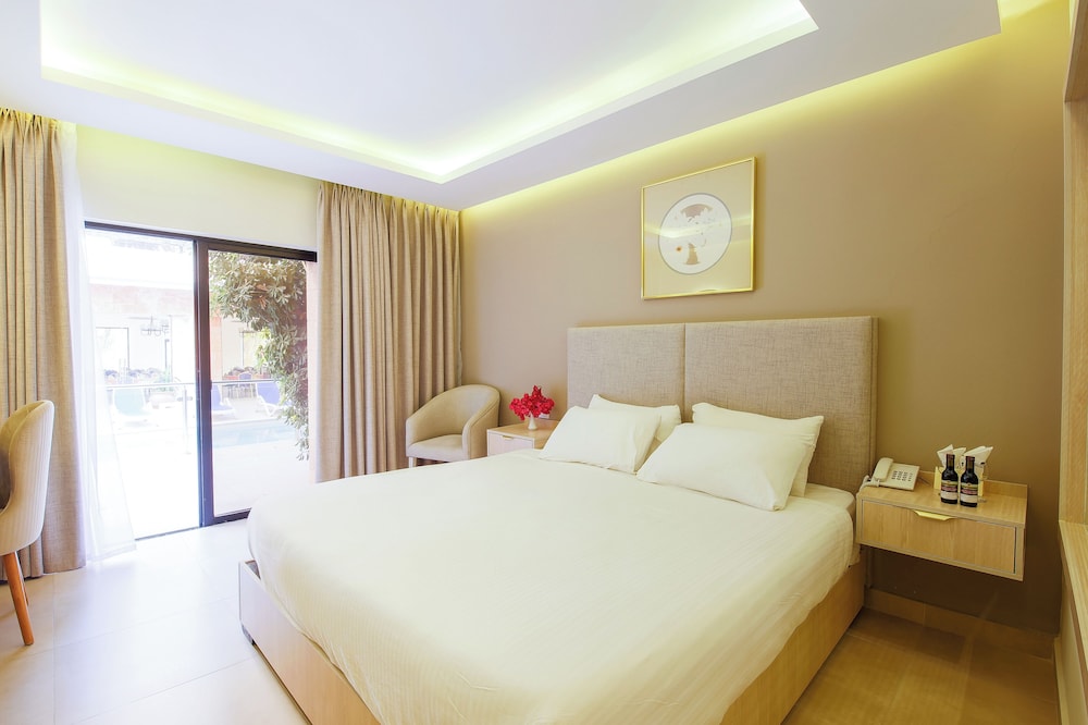 Superior Double or Twin Room, Pool Access