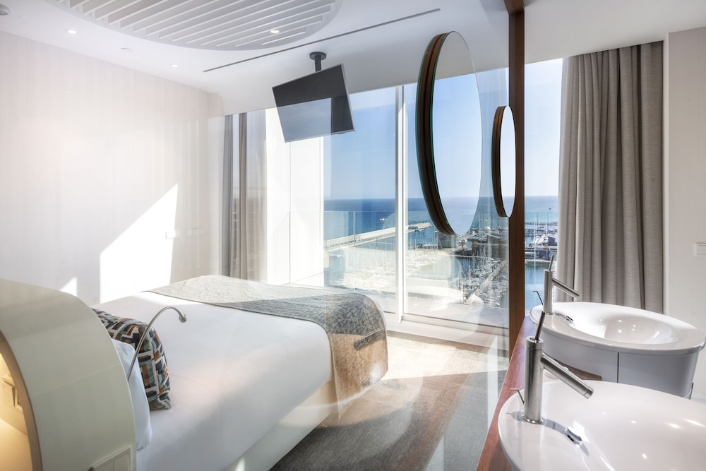 Signature Suite - Photo 5