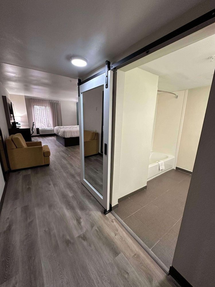 2 Queen Beds, Nonsmoking, Accessible - Photo 4