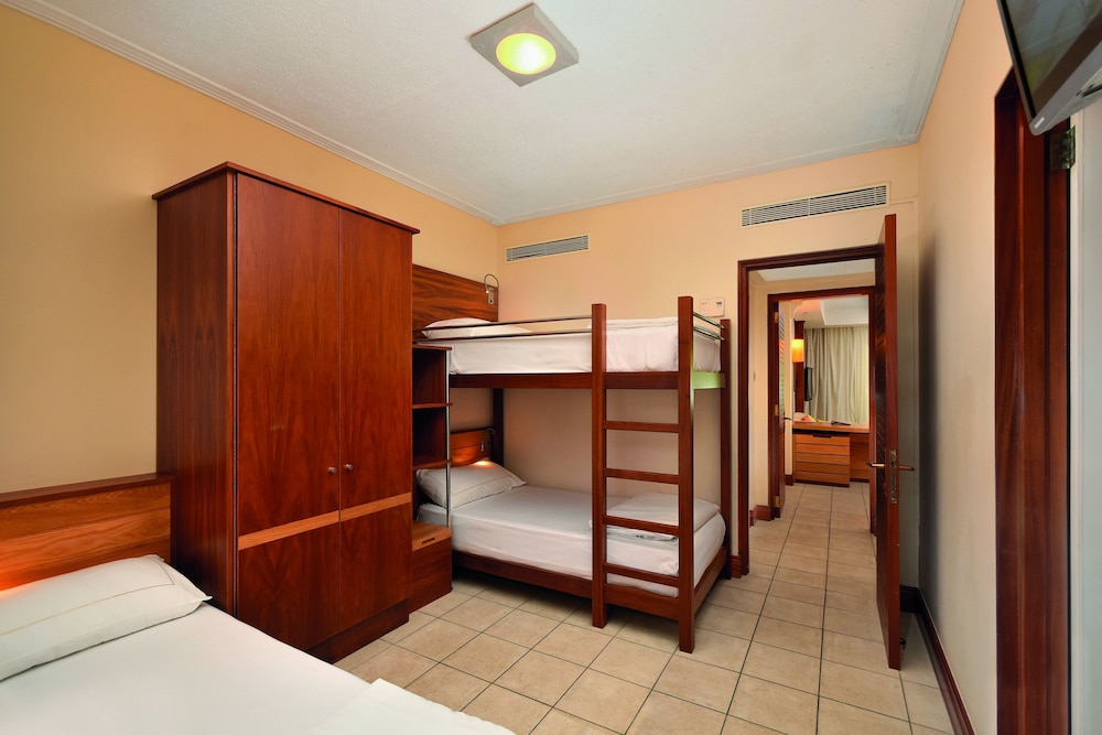 Family Apartment, 2 Bedrooms, Ground Floor photo 3