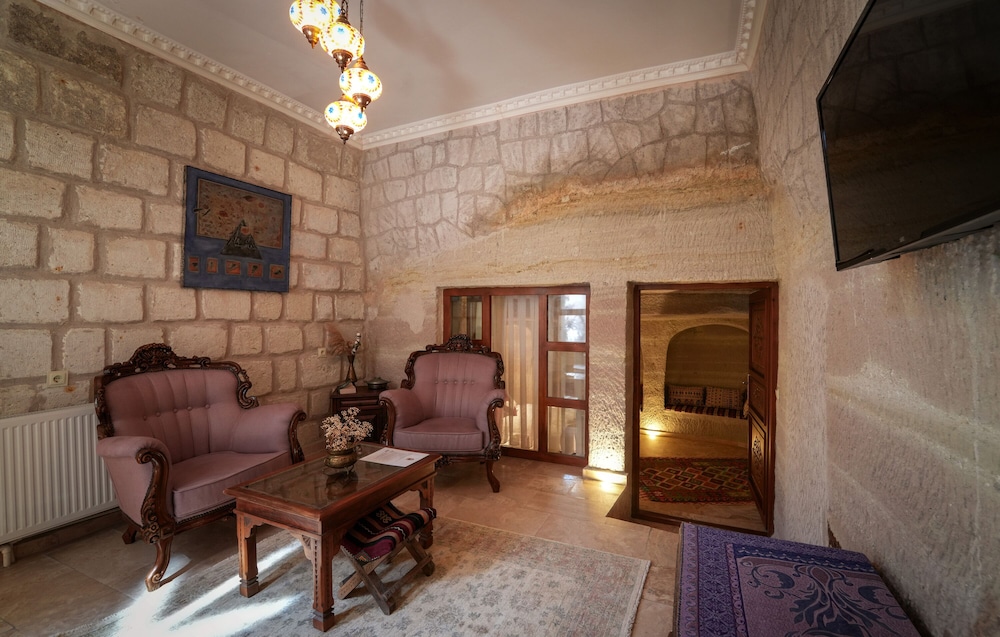 Cave Suite photo 3