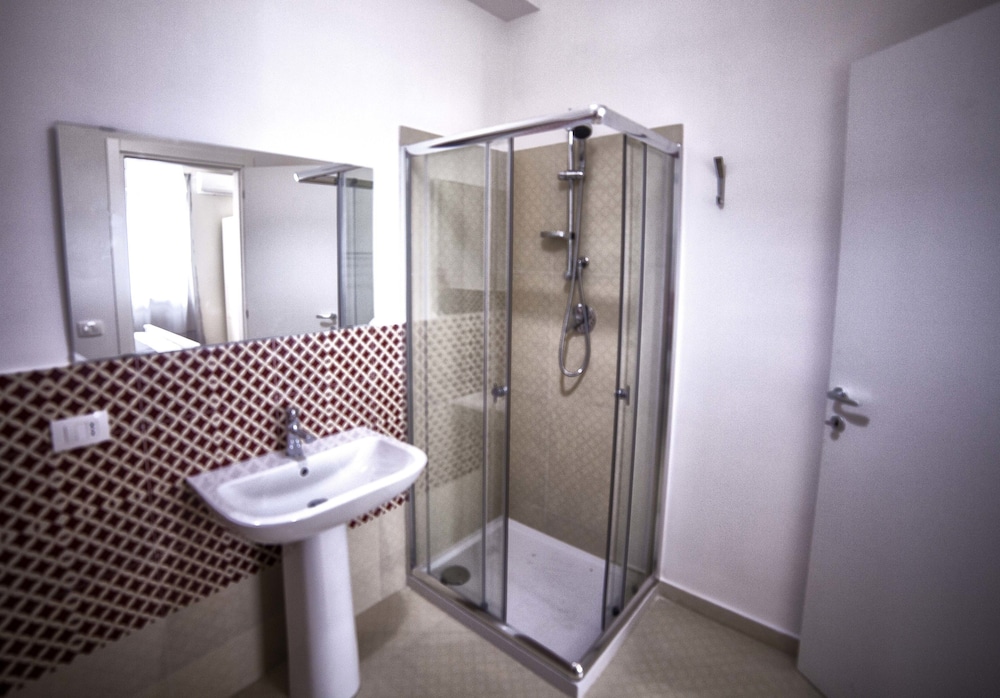 Double Room (2) photo 2