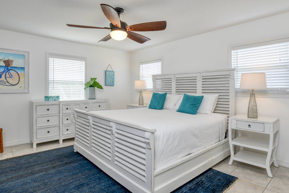 House (Salty Shores)