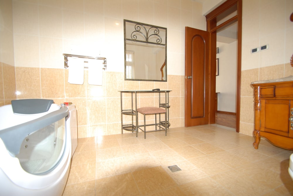 Luxury Suite photo 2