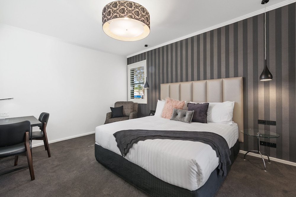 Premier King Spa Suite photo 2