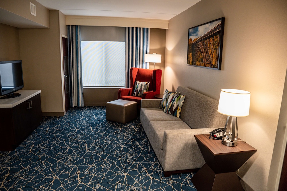1 King Whirlpool Suite with Pullout Sofa - Photo 7
