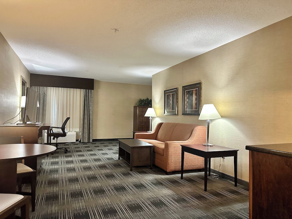 Suite, 2 Queen Beds - Photo 1