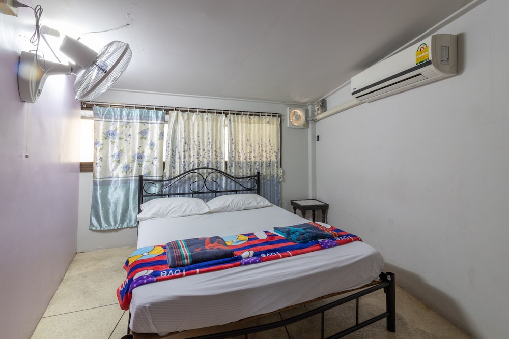 Double Bedroom with Fan photo 1