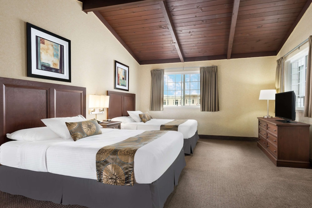 Room, 1 King Bed, Non Smoking (Efficiency) - Photo 4