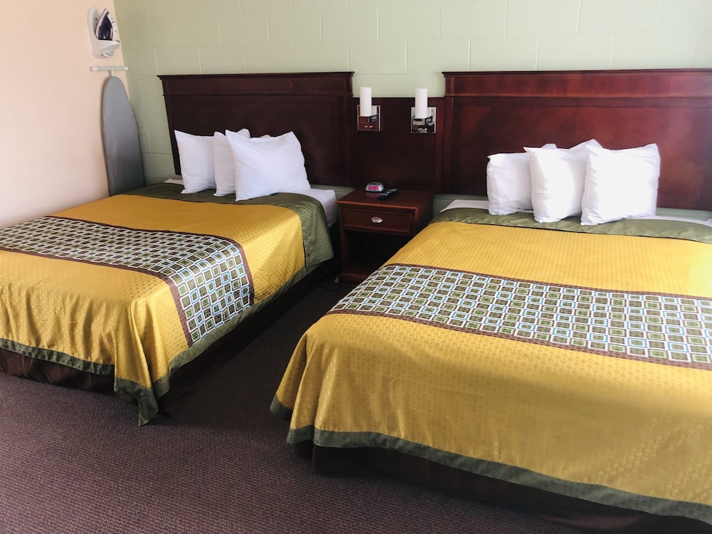 Standard Room, 2 Queen Beds, Non Smoking, Refrigerator & Microwave photo 1