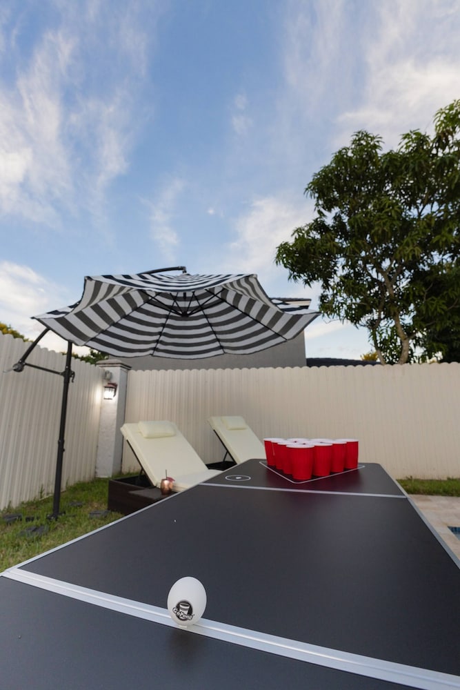 Miami Getaway Heated Pool House & Pool Table Villa, Foto 18