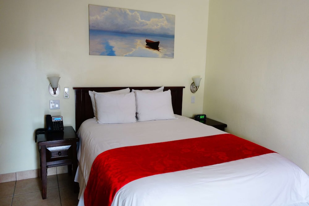 Standard Room, 1 Queen Bed, Balcony, Pool View (Walk-in Shower)