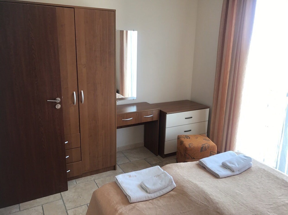 Comfort Suite, 1 Bedroom, Kitchenette, Poolside, photo 6
