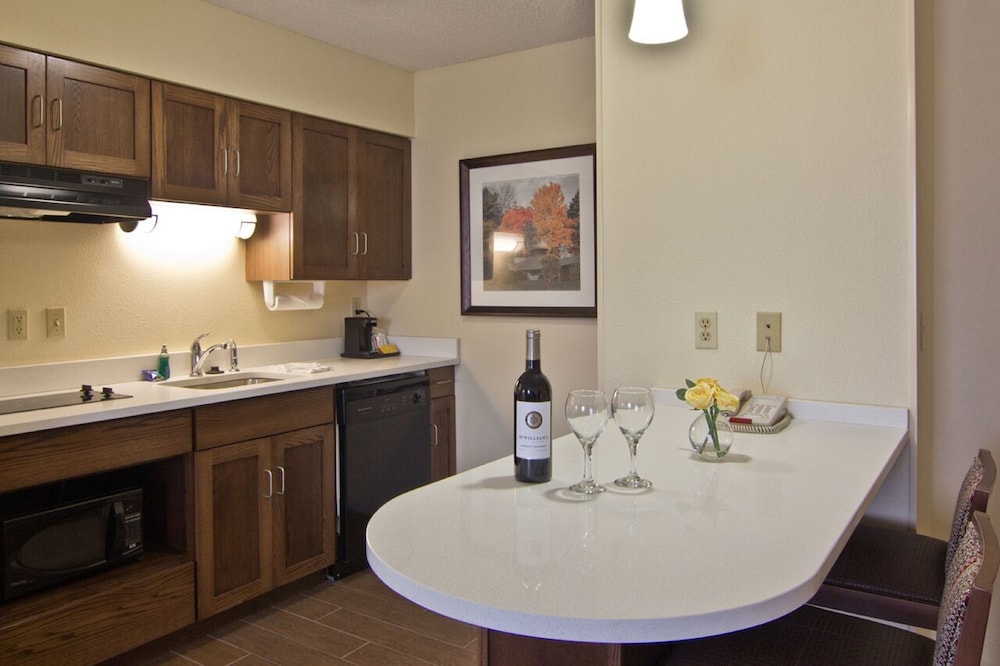 Suite, 1 King Bed, Accessible, Kitchen (Hearing, Tub/Shower Combo) - Photo 2