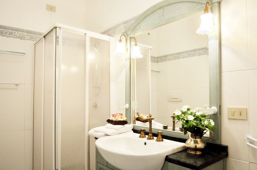 Standard Double or Twin Room (Private External Bathroom) photo 3