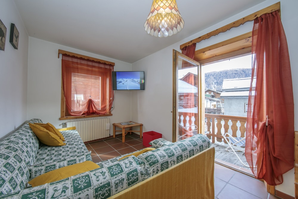 Family Apartment, Multiple Bedrooms, 2 Bathrooms (Martina Ski in - Ski out 50m)