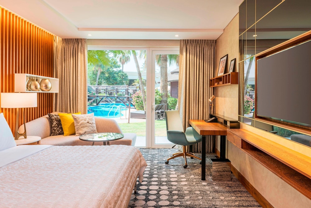 Superior Room, 1 Queen Bed, Pool View (Pool Access) - Photo 3