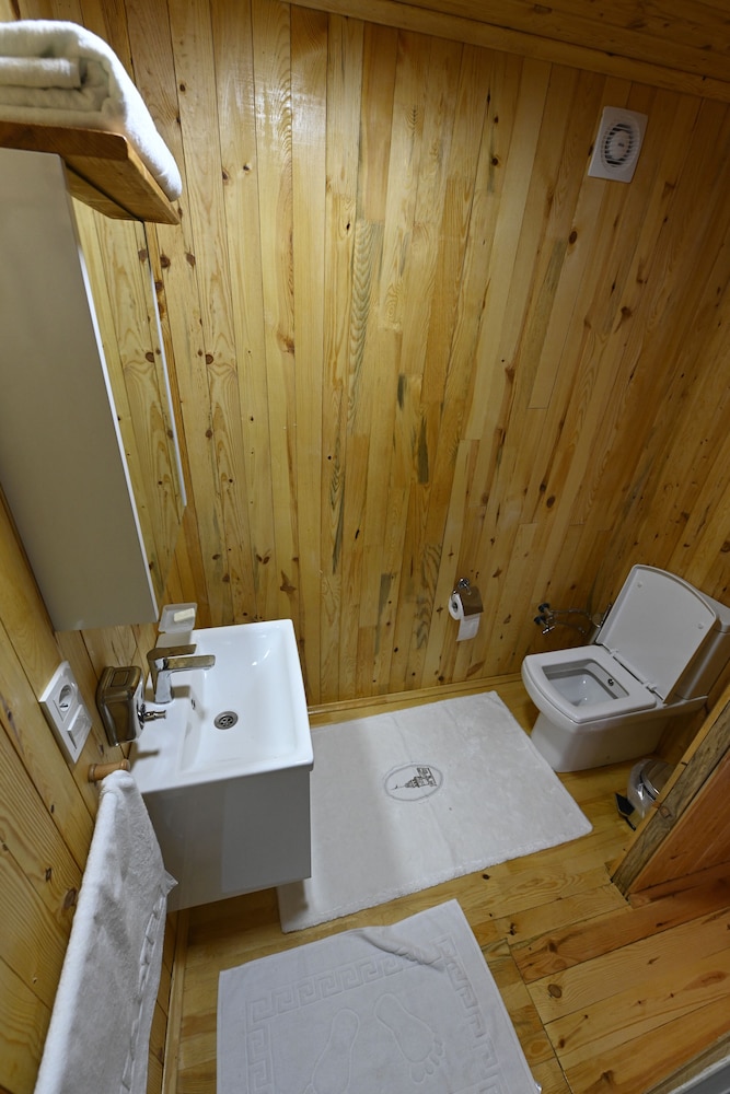 Honeymoon Suite photo 2