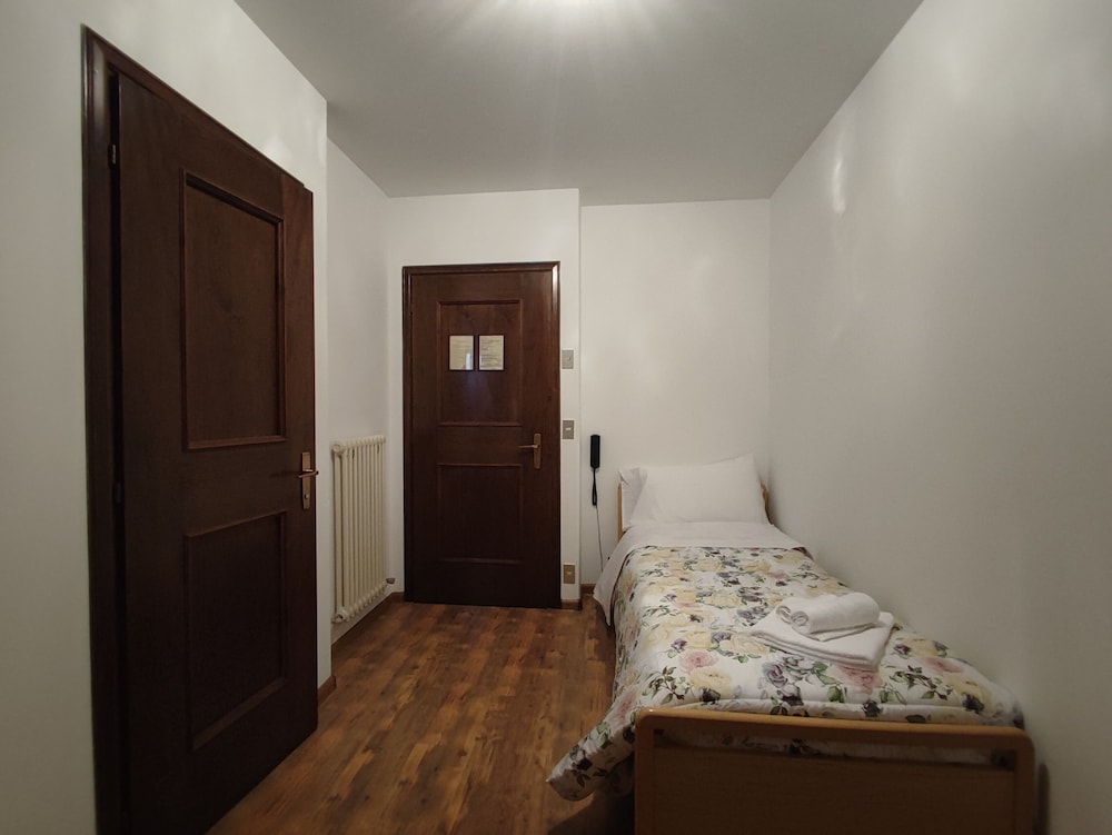 Economy Single Room