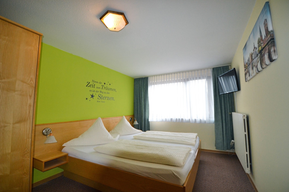 Basic Double Room photo 2