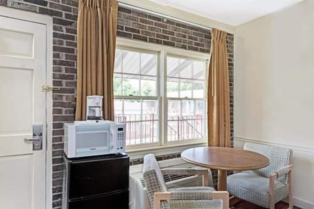 Room, 2 Double Beds, Non Smoking, Refrigerator & Microwave - Photo 2