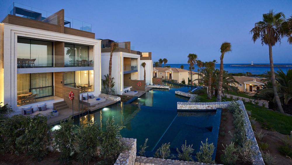 Family Suite, Terrace, Poolside (Swim Up) - Photo 4