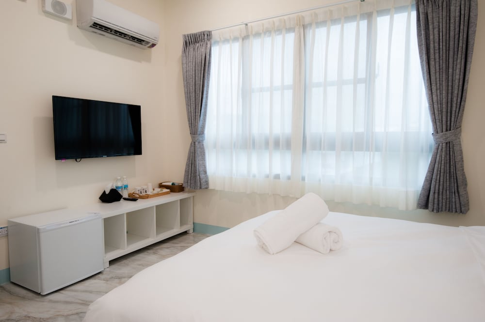 Standard Double Room (302)