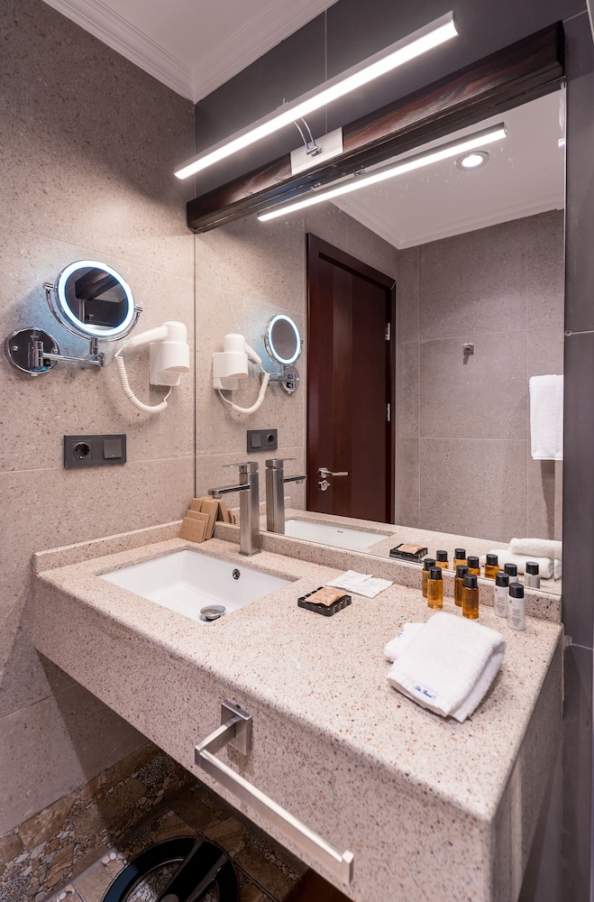 Standard Twin Room - Photo 7